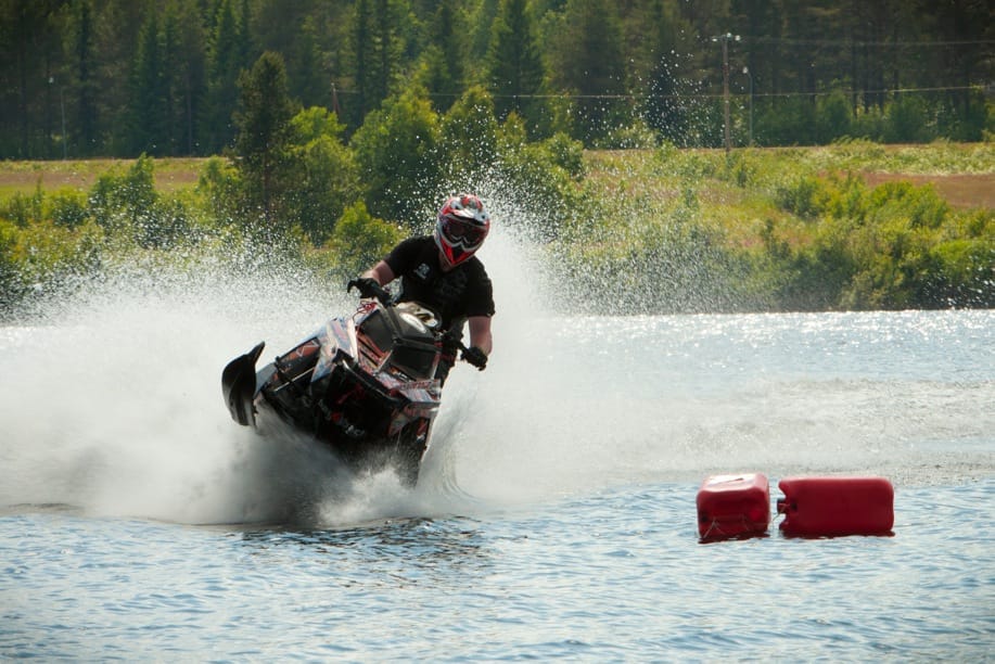 Swedish Racer Tops the Watercross Circuit Using Straightline