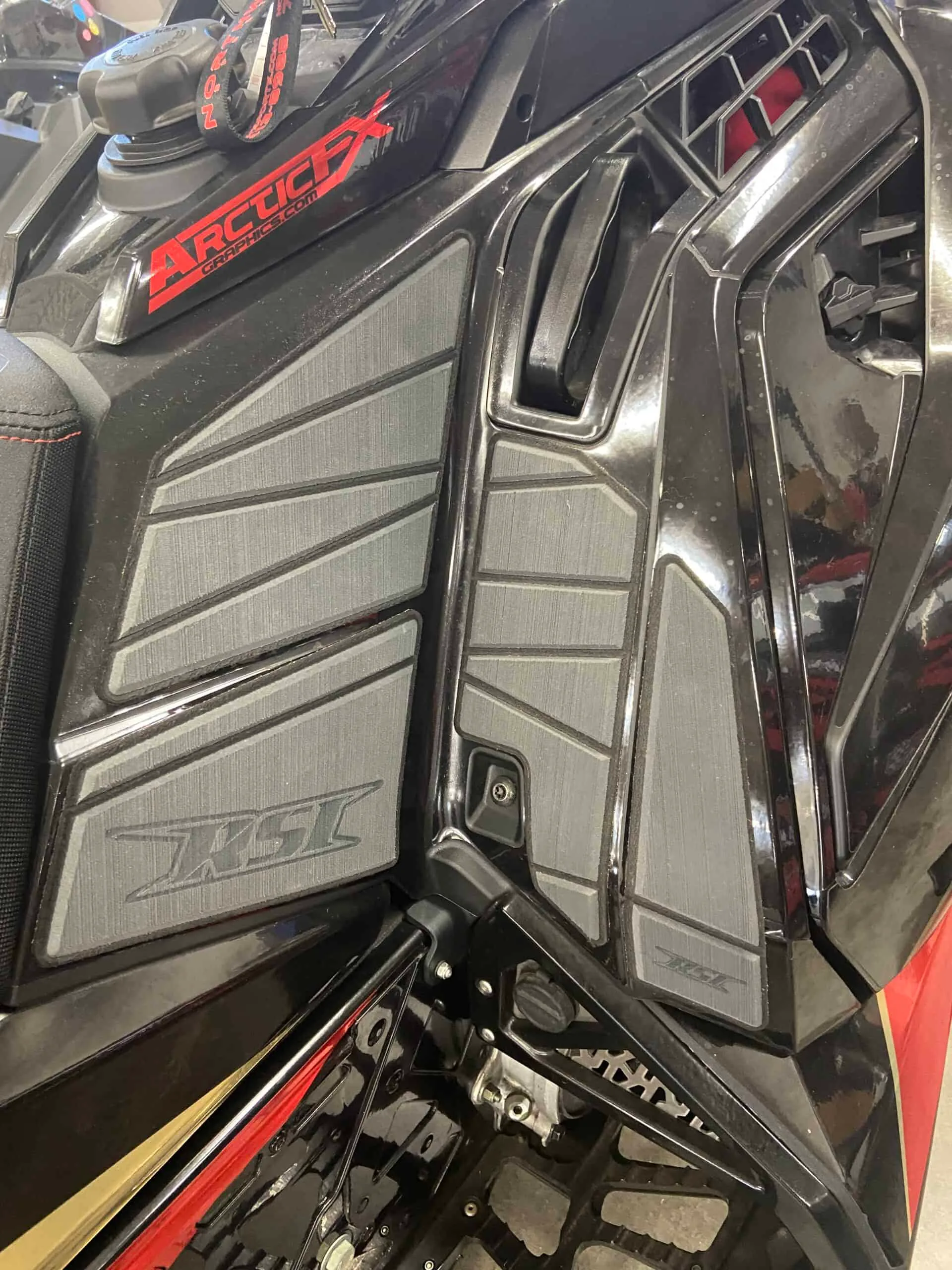 POLARIS MATRYX INDY / SWITCHBACK / VOYAGER POLAR PRO KNEE PADS 8-PCS - Image 2